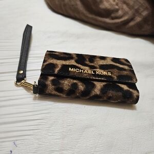 Michael Kors Animal Print Key Billfold ($60 OFFER AS LOW AS I WILL ACCEPT) TY